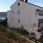 Miana アパート *