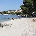 Miana アパート トロギール